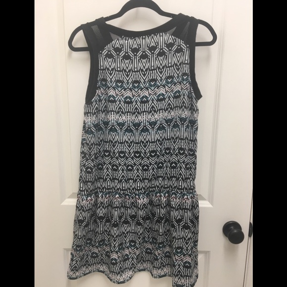 Olive & Oak sleeveless scoop neck mini dress-small - Picture 2 of 3